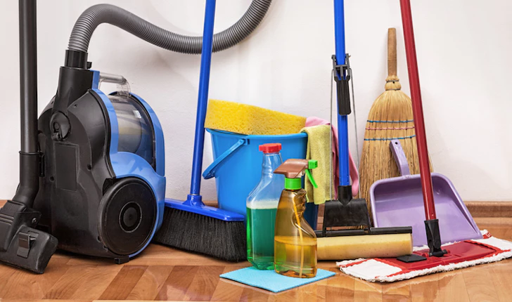 Main Team Cleaning Image 4